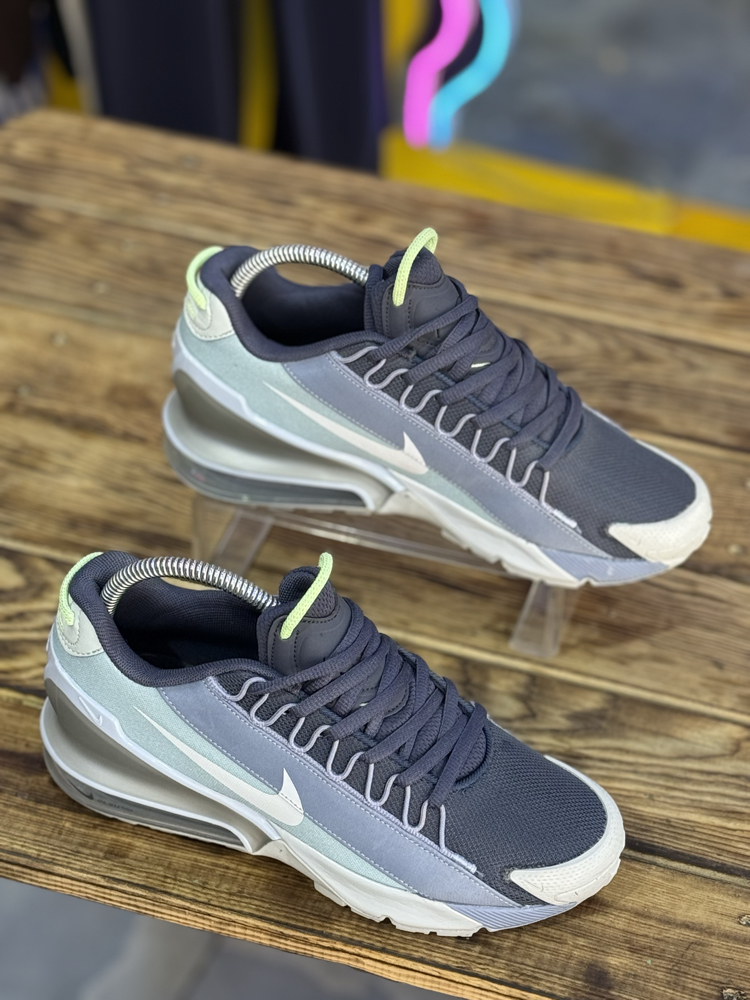 Nike Air Max Pulse Roam Stokta