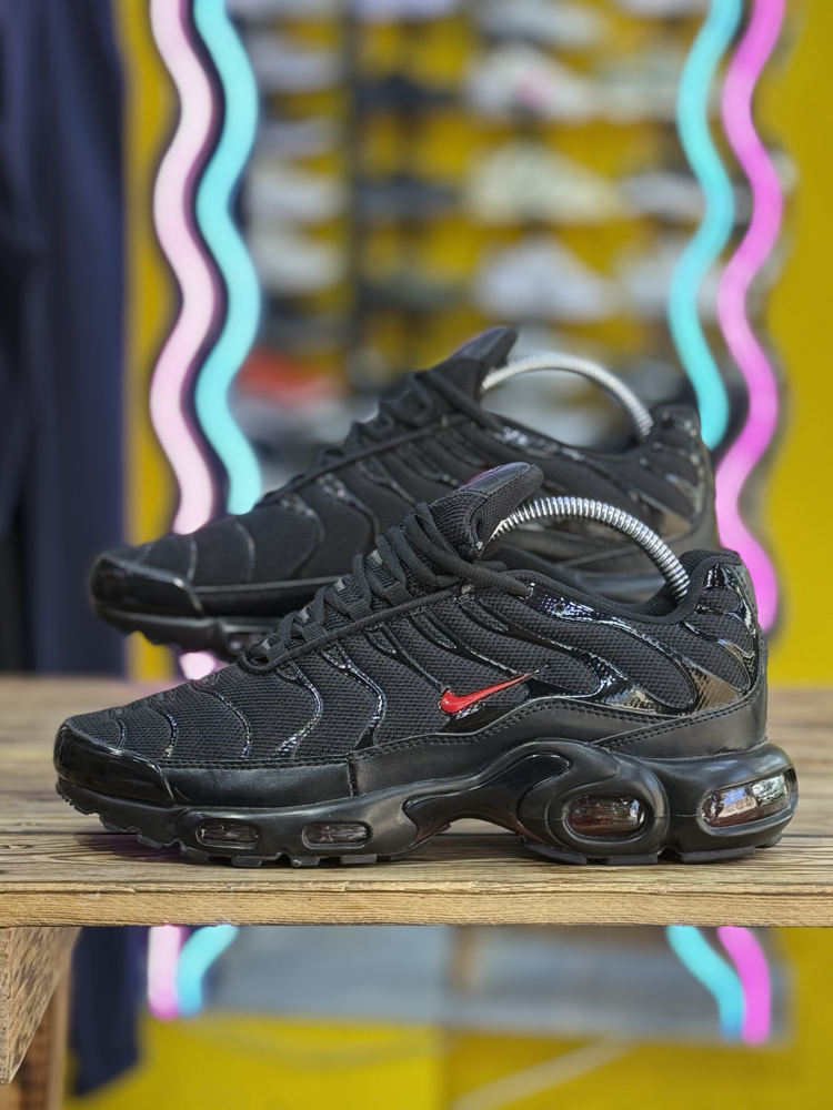 Nike Air Max Plus (BLACK-RED) STOKTA