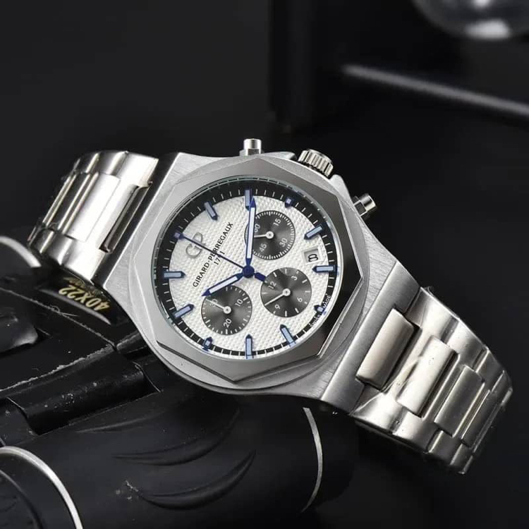 S1 Girard-Perregaux Laureato Chronograph