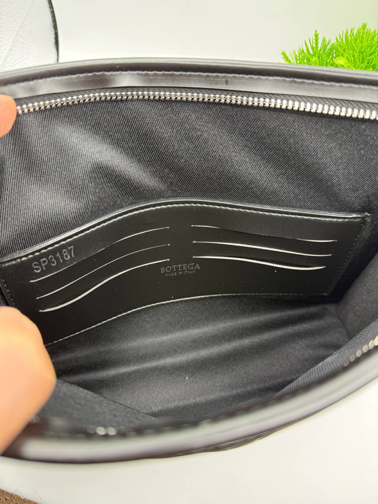 Bottega Clutch