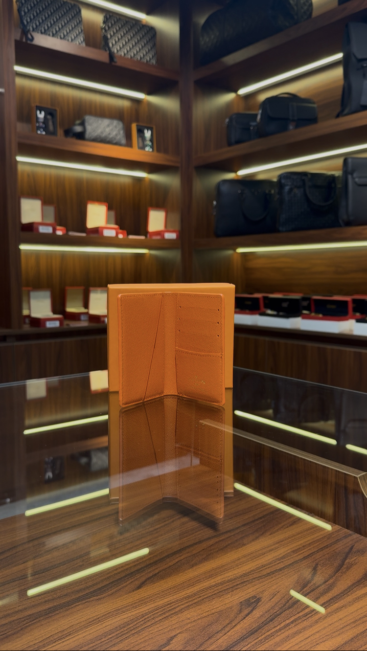 Louis Vuitton Tennis Turuncu Deri Kapaklı Kartlık
