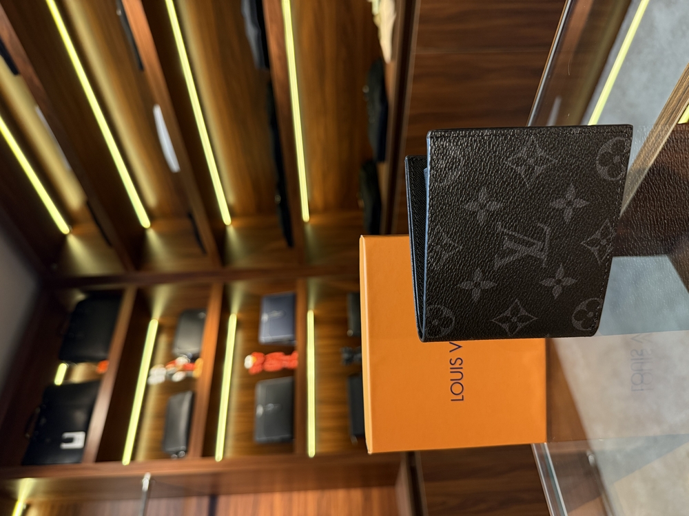 Louis Vuitton Gri Baskılı Cüzdan