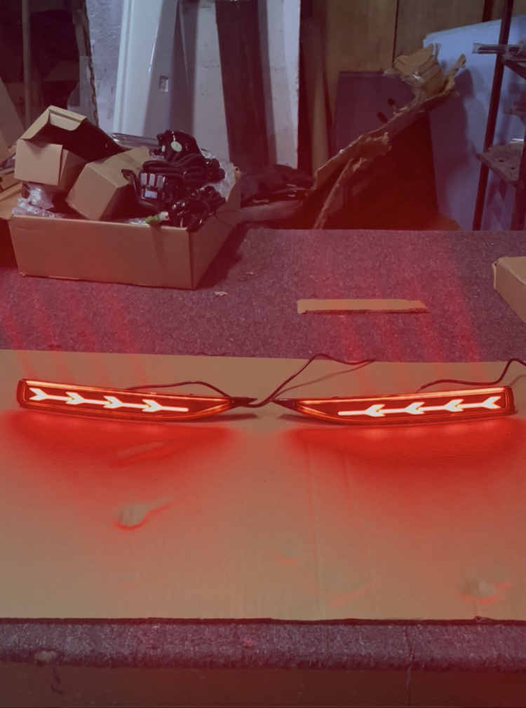 Corolla 2019-2026 Arka Tampon Kayar LED Reflektör