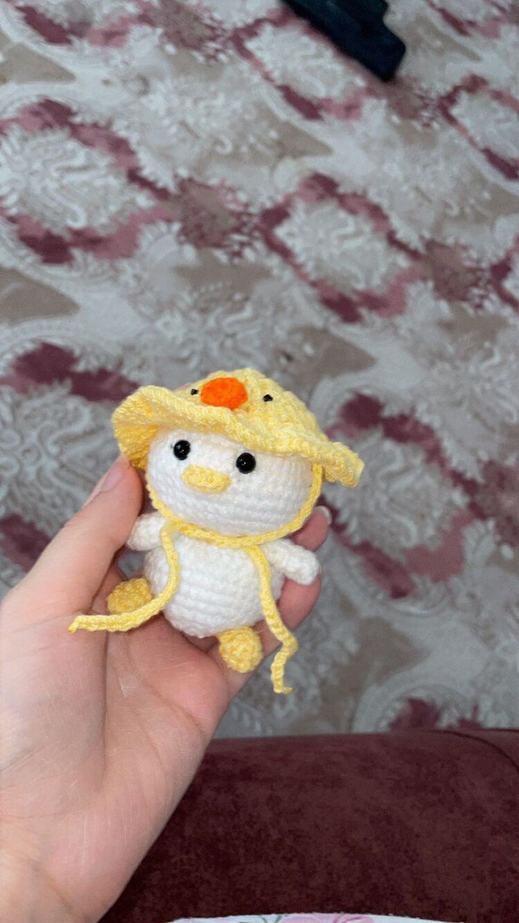 Amigurumi şapkalı ördek