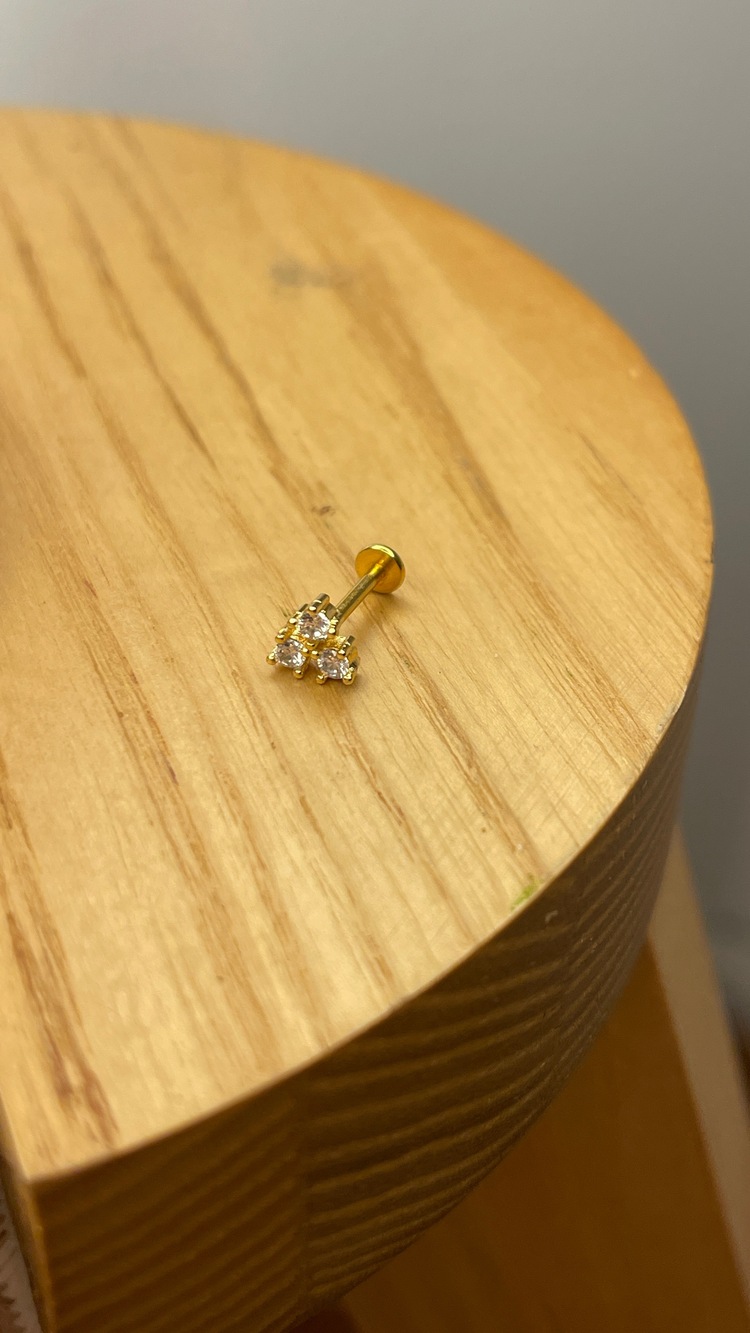 3 taşlı gold piercing 