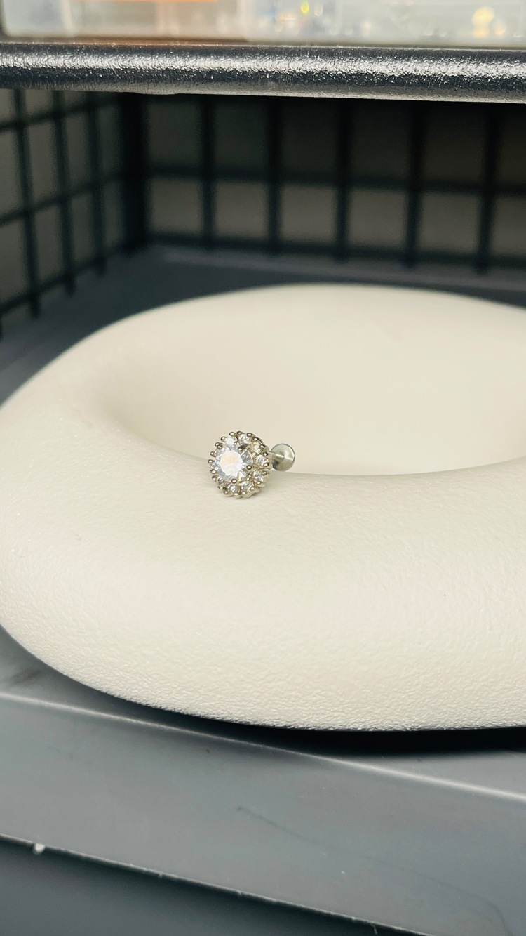 Taşlı piercing 