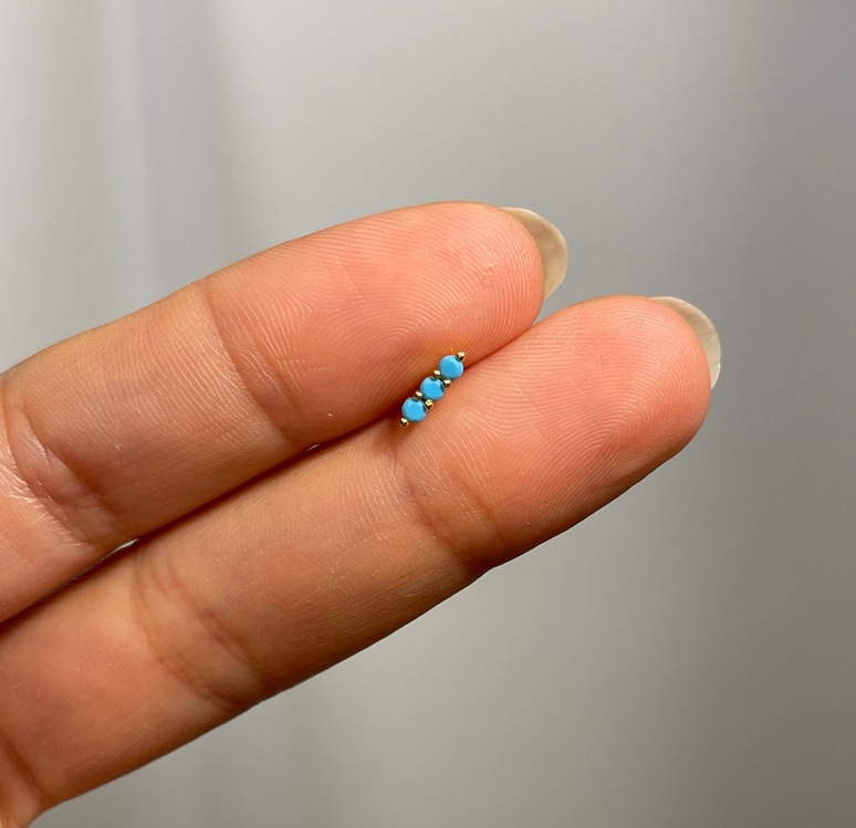 Mavi taşlı gold piercing
