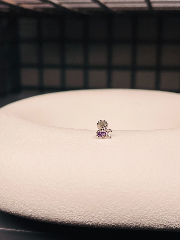 mor taşlı lale piercing