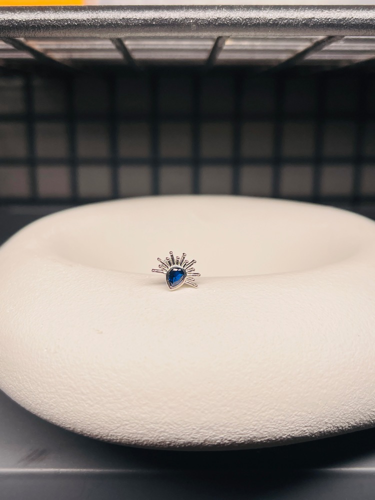 Mavi taşlı piercing 