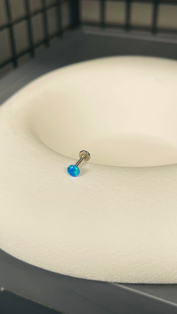 Mavi opal taşlı piercing