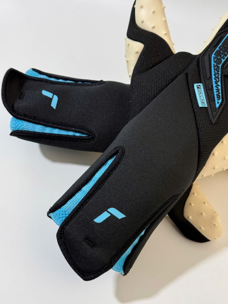 Reusch Attrakt Speedbump Strapless