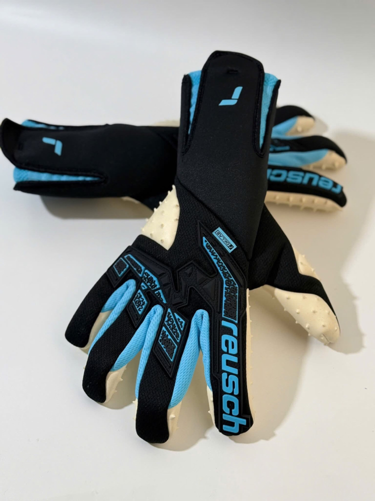 Reusch Attrakt Speedbump Strapless