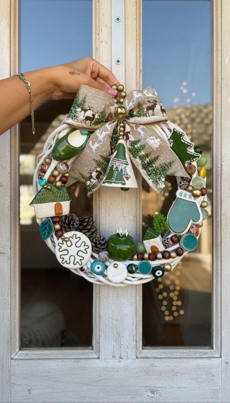 El Yapımı Çini Kapı Süsü (11) - Doğal Ahşap Kapı Çelengi (30 cm)