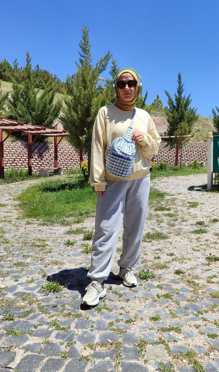 Ayarlanabilir askılı seyahat çantası