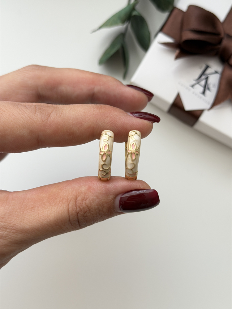 Ekru Mineli Gold Yapraklı Küpe(2cm)