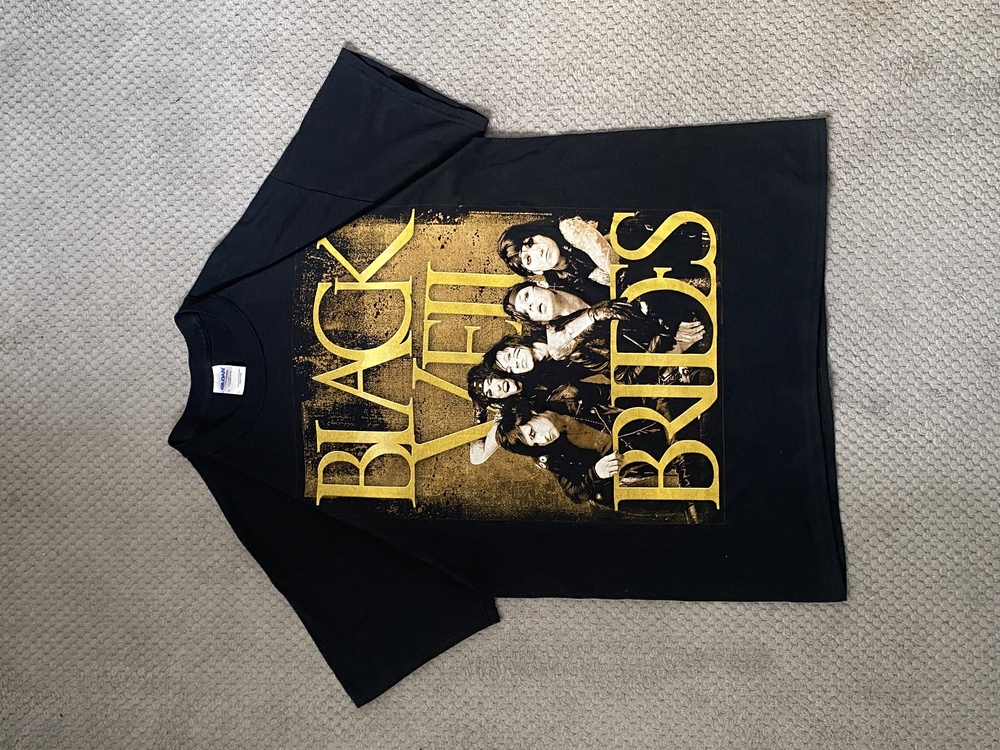 Gildan x Black veıl brıdes merch tee ( l xl )