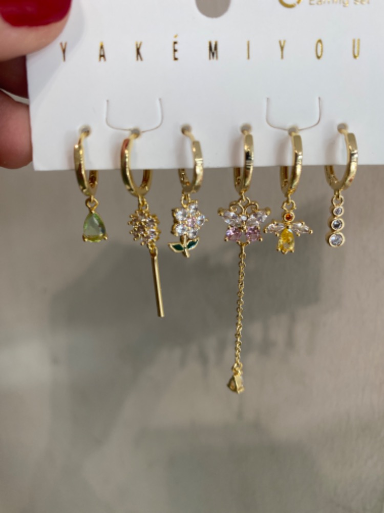 Çiçek Figürlü Set Küpe