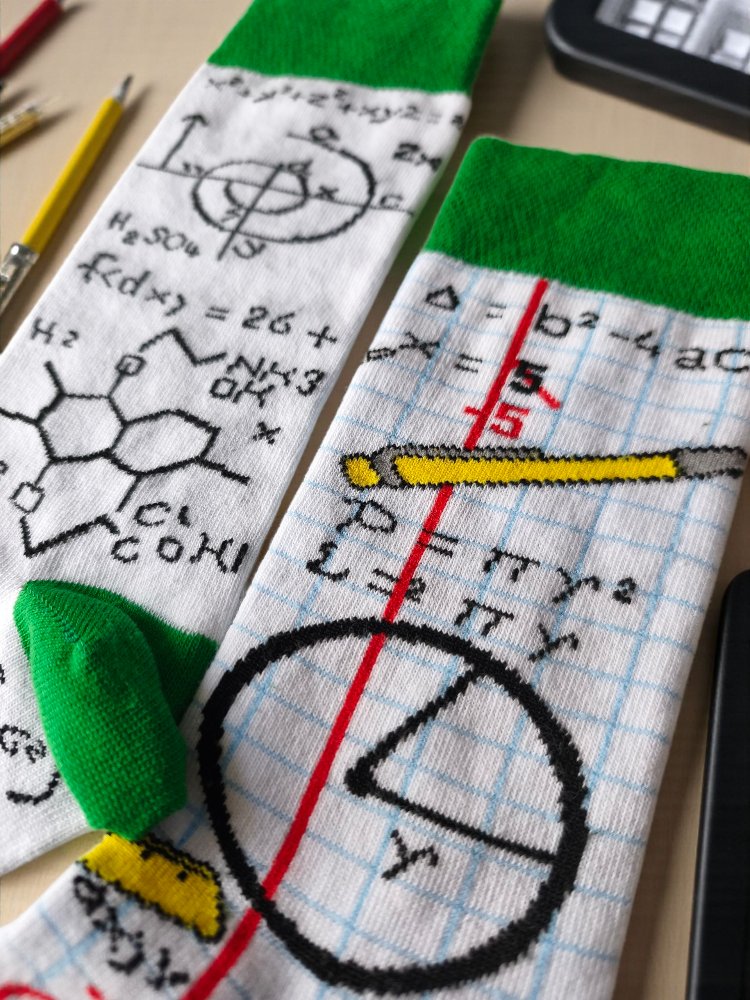 Sağ Sol Farklı Matematik Formüller Desenli Çorap