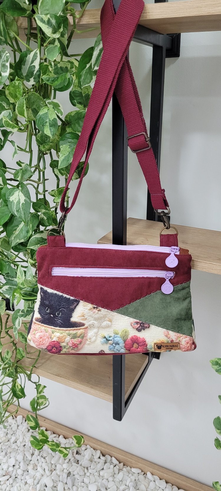 Kedi çay fincanı içinde