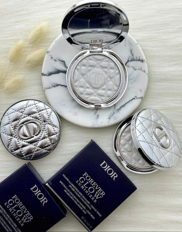 Dior aydınlatıcı palet deri