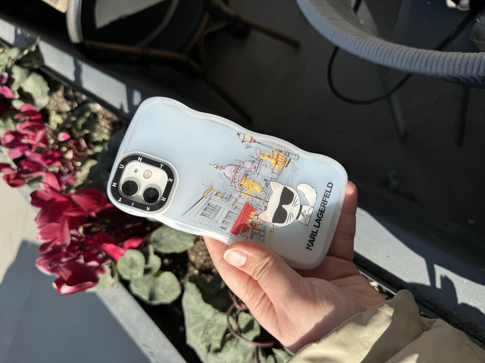Hologramlı Şehrin Kedisi iPhone Kılıf