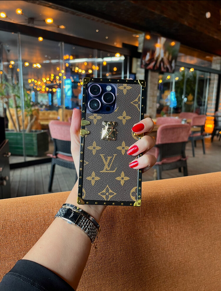 Louis Vuitton Gold Kasalı Deri Kılıf