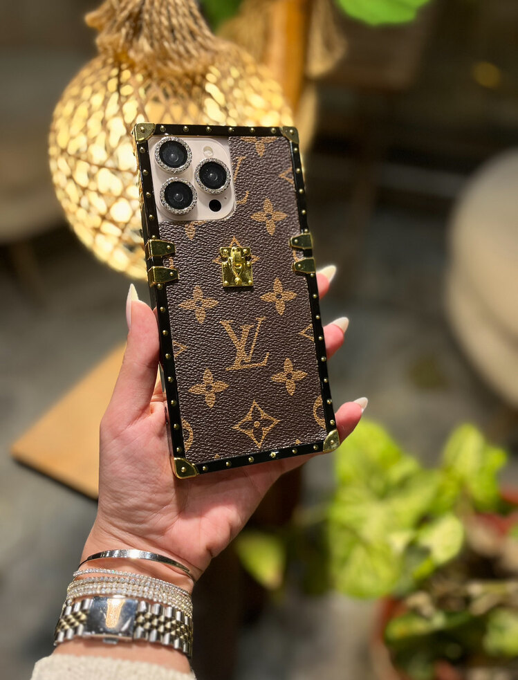 Louis Vuitton Gold Kasalı Deri Kılıf