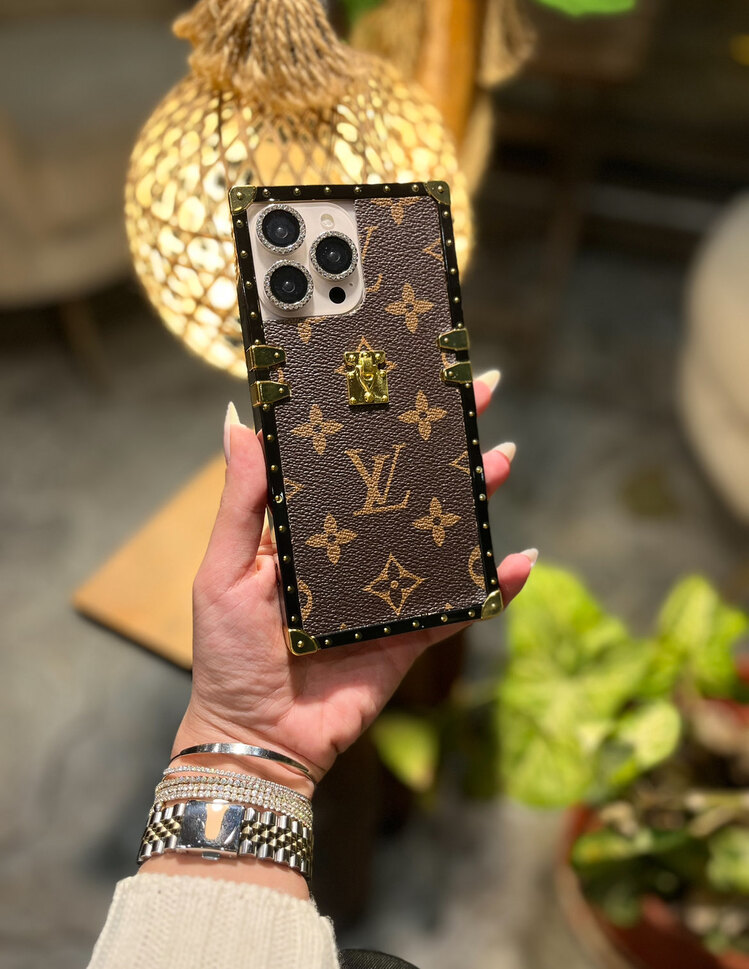 Louis Vuitton Gold Kasalı Deri Kılıf