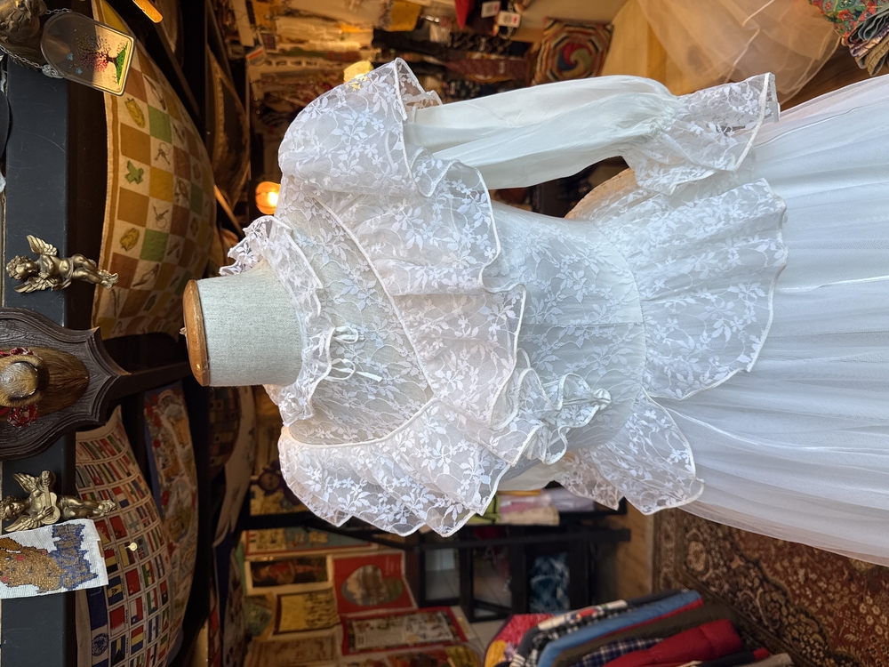 1970’s Vintage Lace Ruffle Wedding Dress