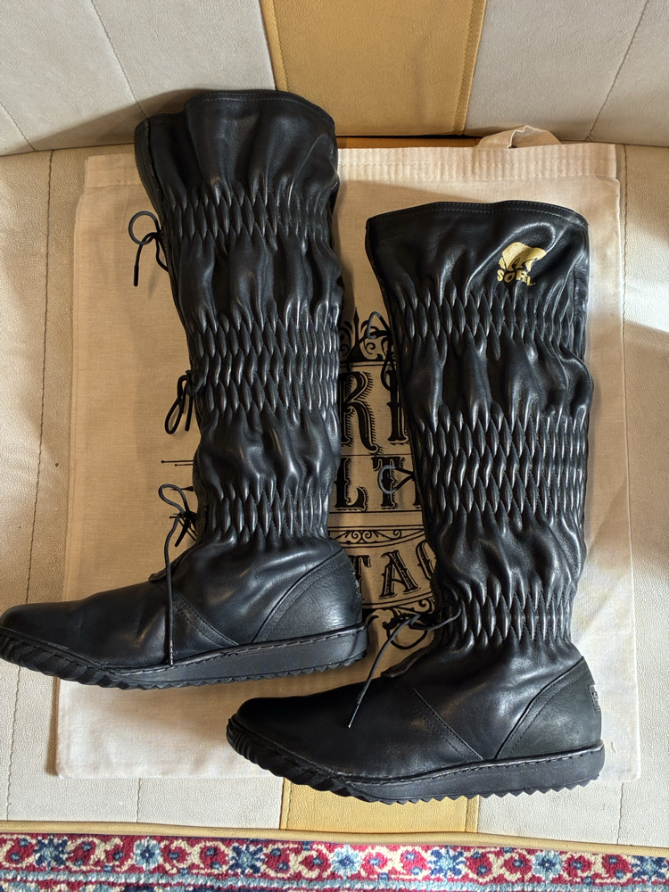 RARE SOREL FIRENZY BOOTS