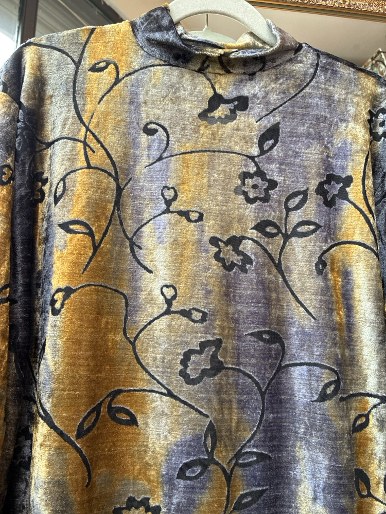 90’s Velvet Floral Gradient Top
