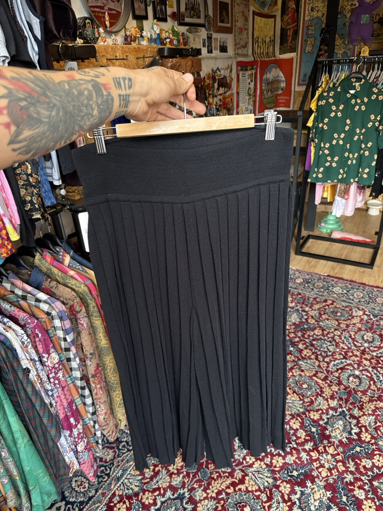 80’s Knife-Pleat Wide Leg Culottes – Jet Black