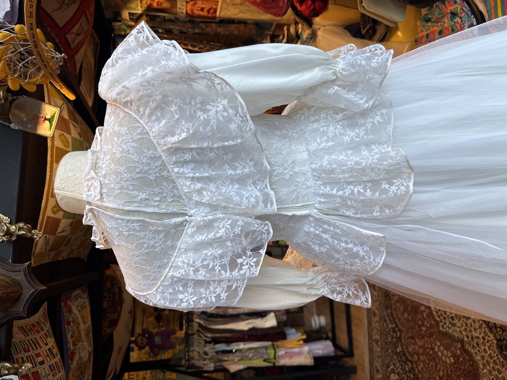 1970’s Vintage Lace Ruffle Wedding Dress