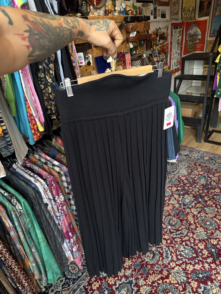 80’s Knife-Pleat Wide Leg Culottes – Jet Black