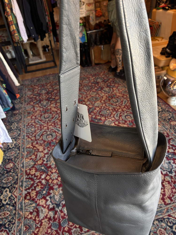rara Leather Box Bag