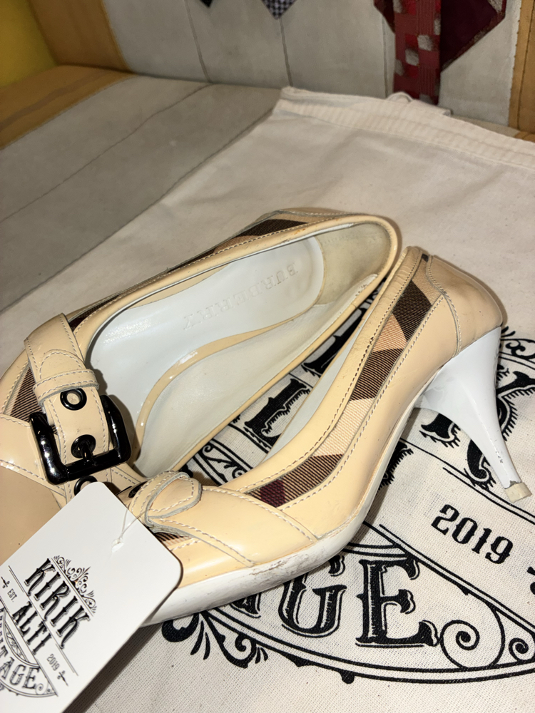 Burberry Ecru Patent Leather Heels