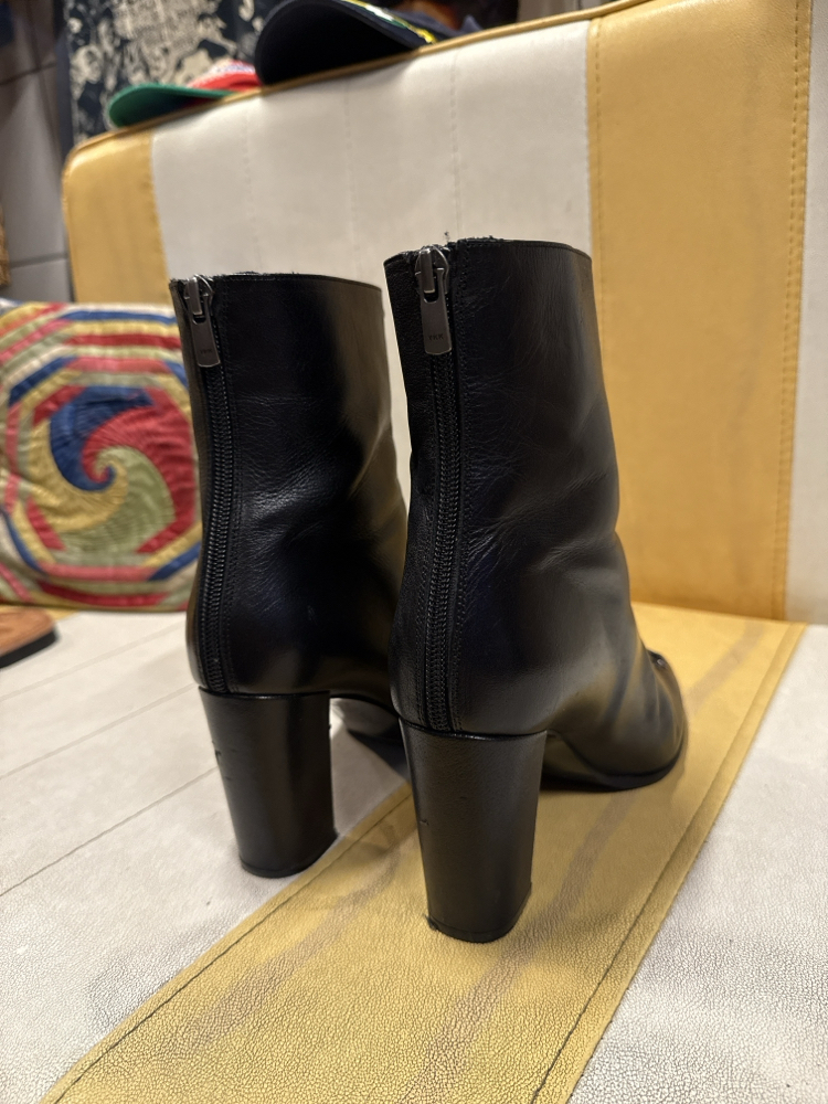 90s Lace Up Front Leather Boots