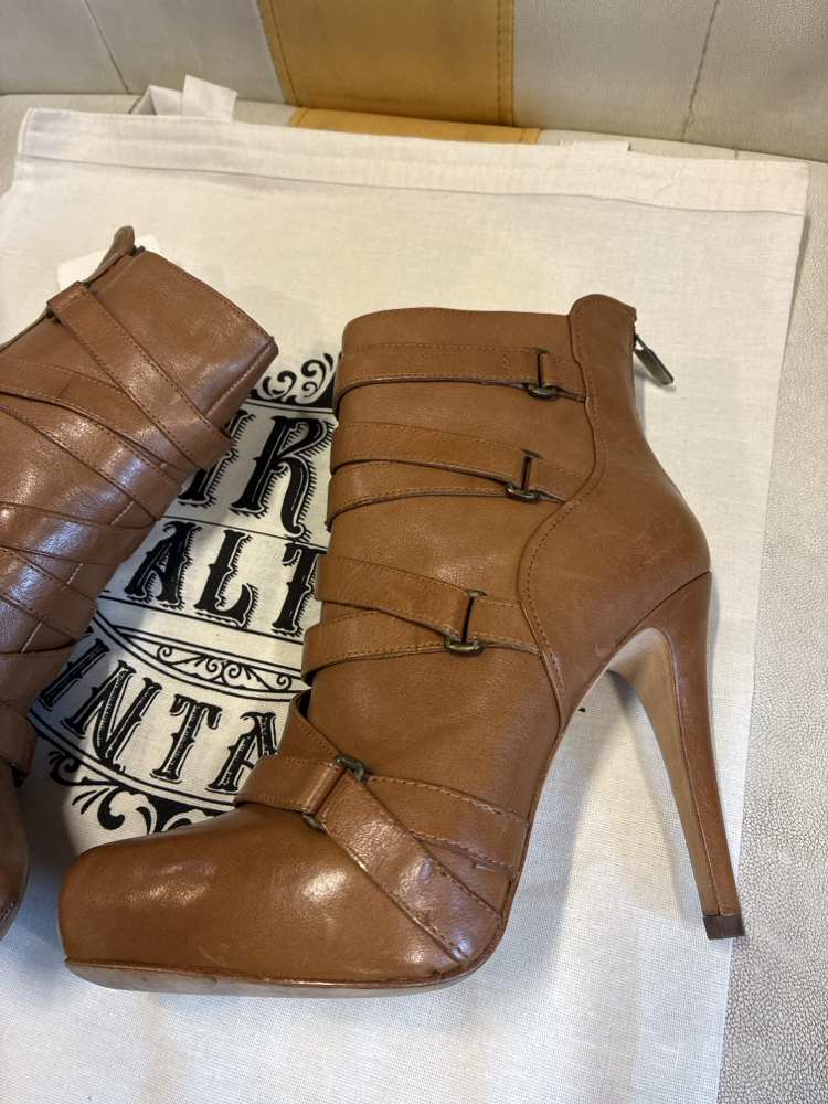 00's Strapped Caramel High-Heel Ankle Boots