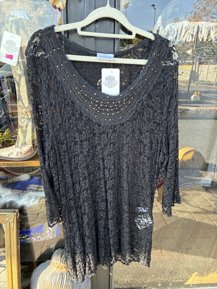 Canda Lace Blouse