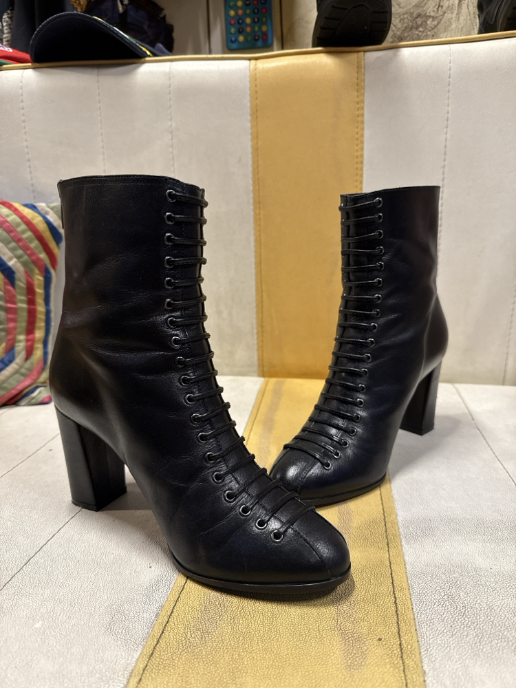 90s Lace Up Front Leather Boots