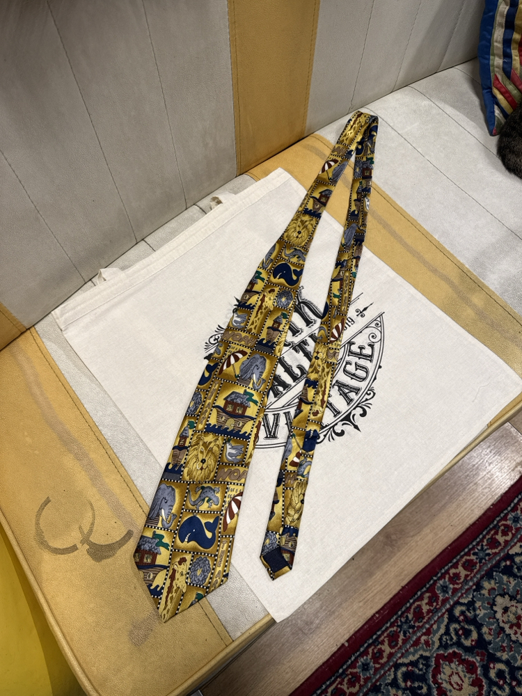 Giorgio Armani Cravatte %100 Silk Tie | Rare 