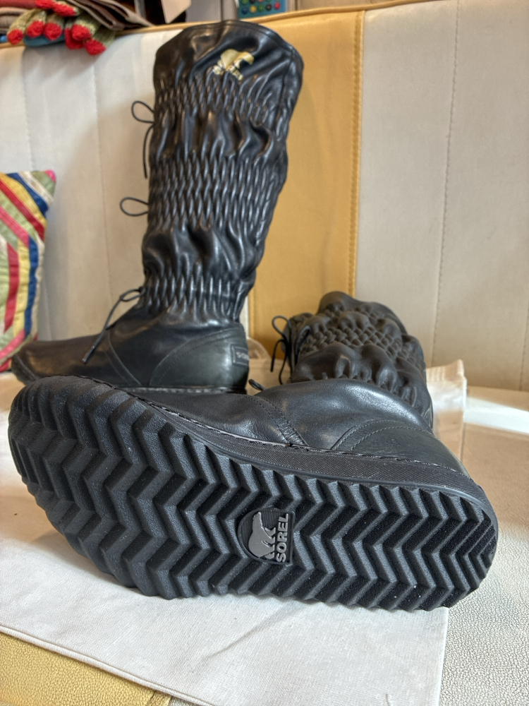 RARE SOREL FIRENZY BOOTS