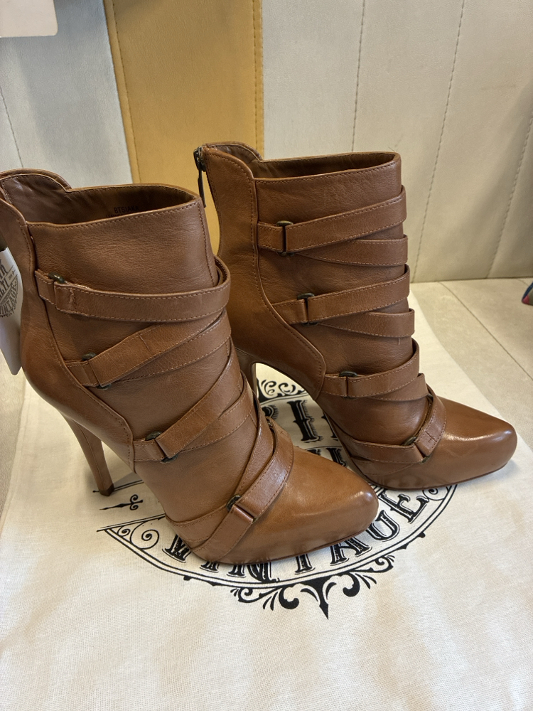 00's Strapped Caramel High-Heel Ankle Boots