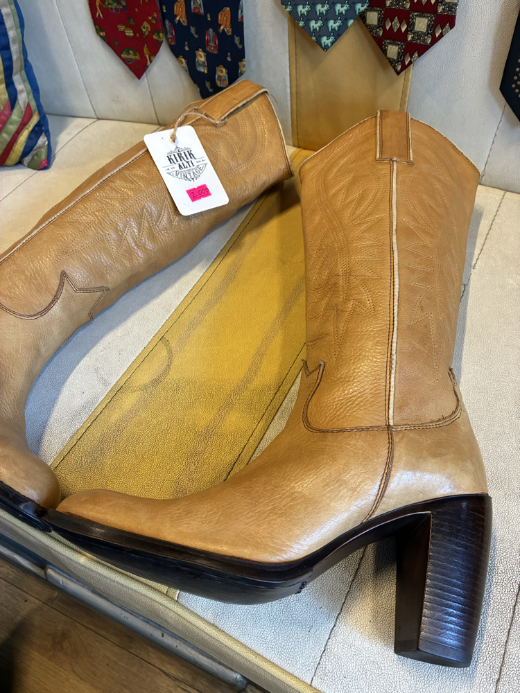 Camel Lovers Boots