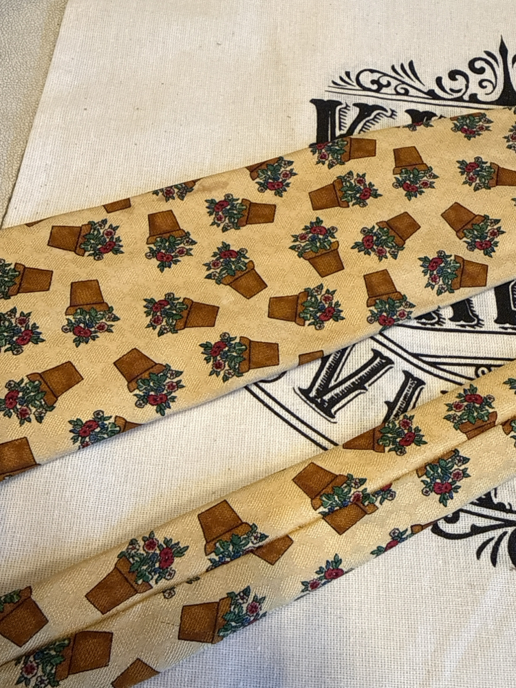 Flower Pot Pattern Tie