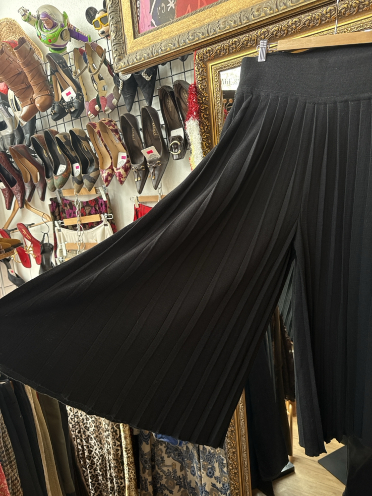 80’s Knife-Pleat Wide Leg Culottes – Jet Black