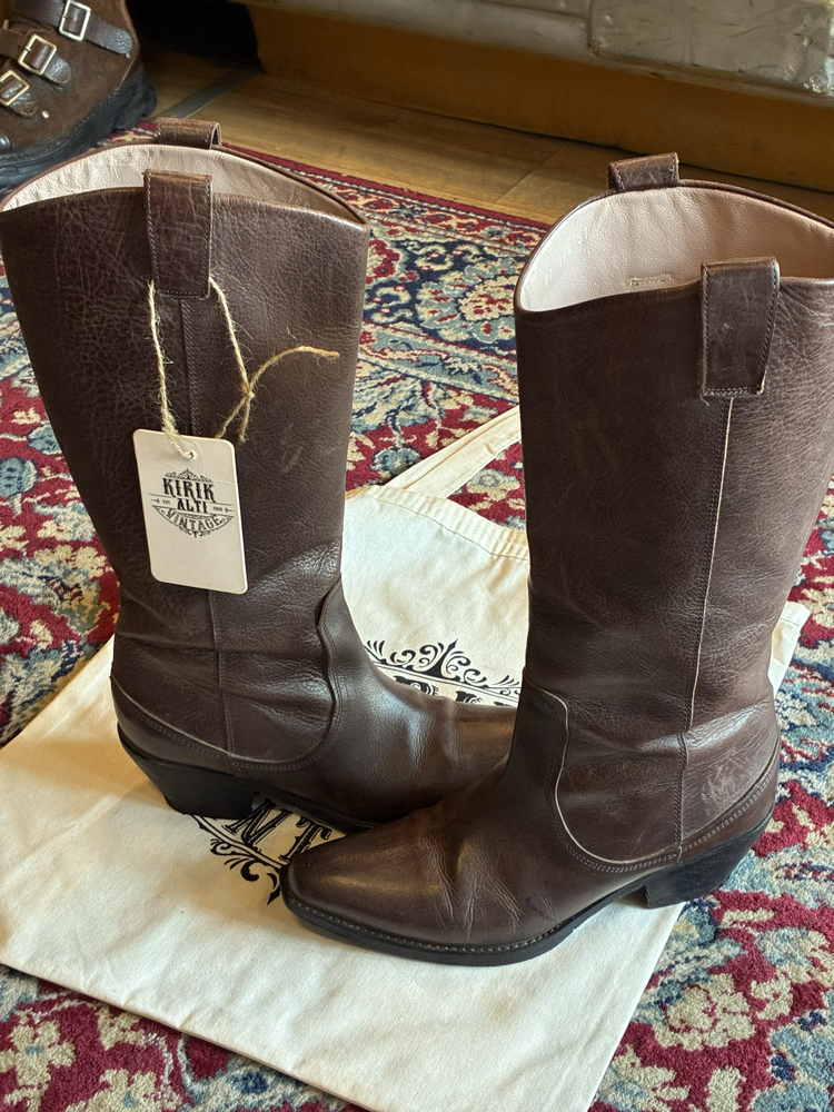 90's CowCow Leather Boots
