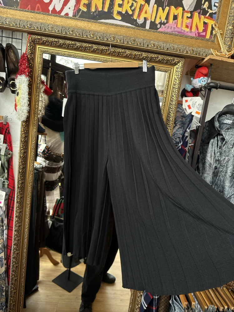 80’s Knife-Pleat Wide Leg Culottes – Jet Black