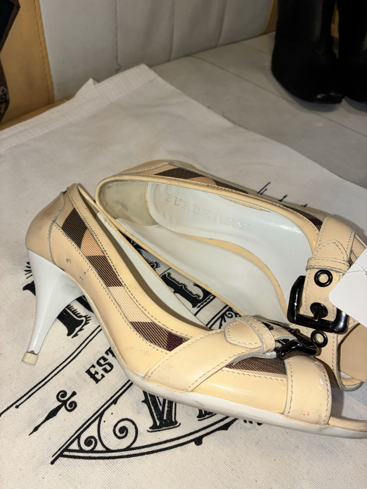 Burberry Ecru Patent Leather Heels