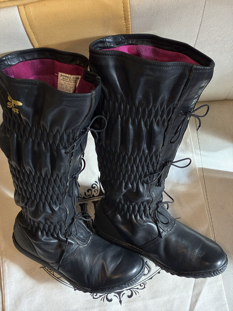 RARE SOREL FIRENZY BOOTS